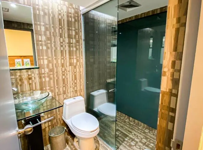 La Fuente Hotel *