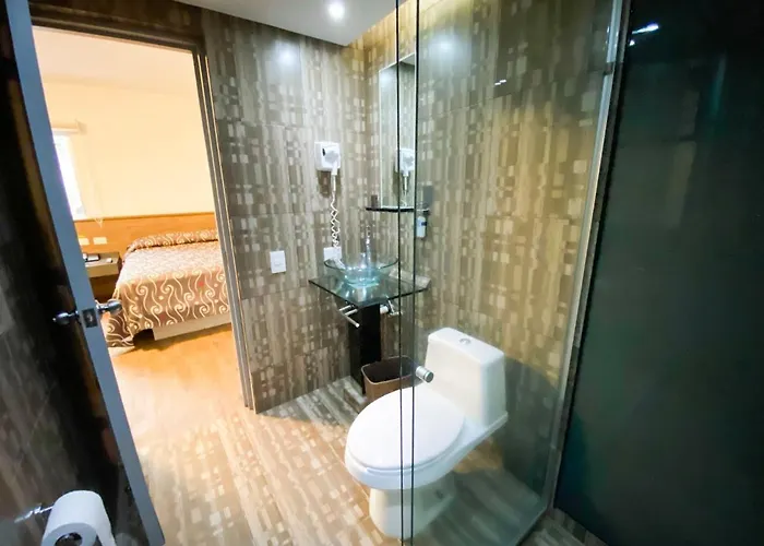 La Fuente Hotel *